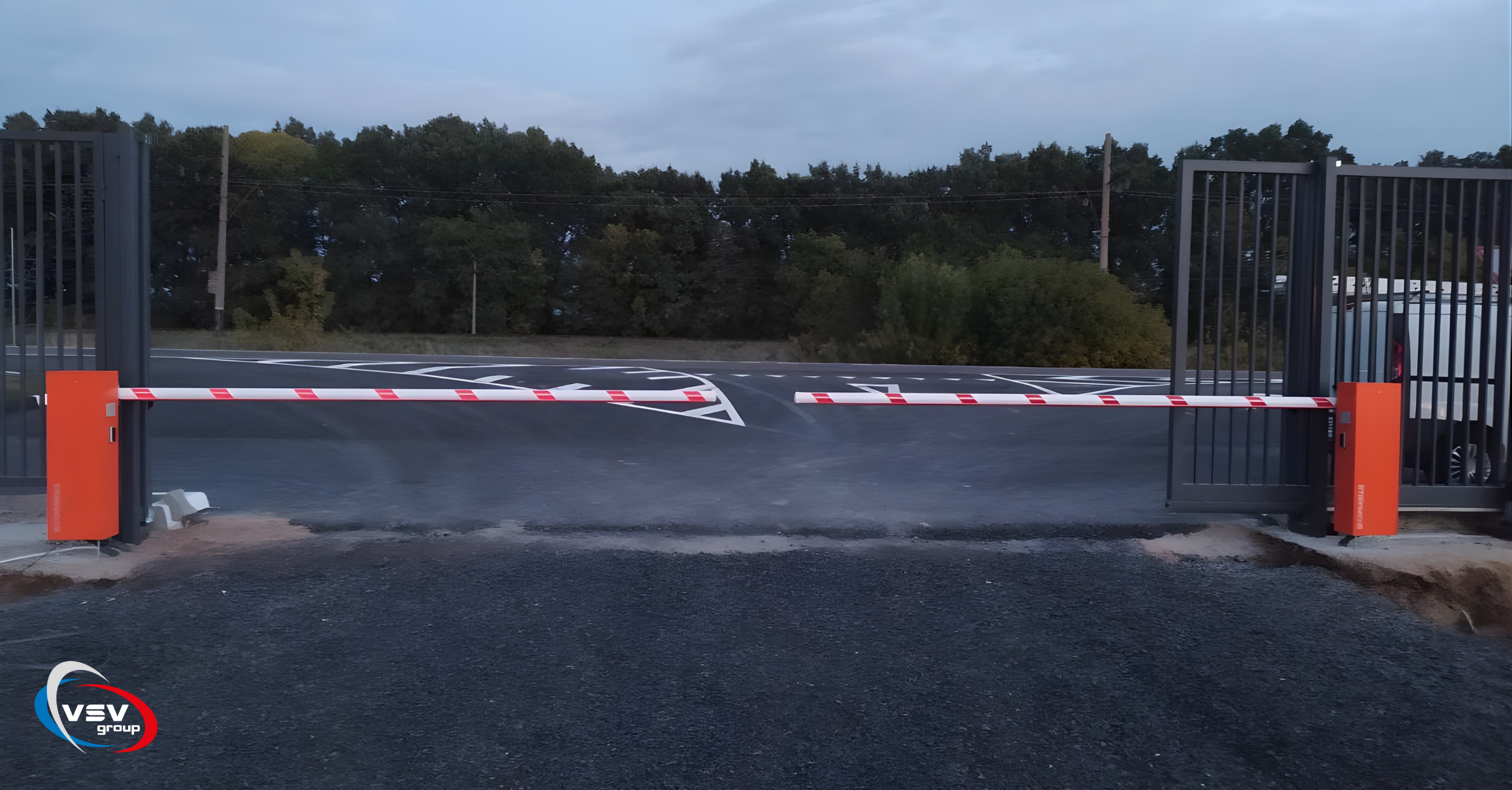 Установка двух шлагбаумов Border 400 для перекрытия широкого проезда - фото Установка двух шлагбаумов Border 400 для перекрытия широкого проезда - фото - акции от компании ВСВ-Групп